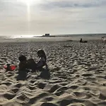 Fl'heurt De Sable Au Bord De *