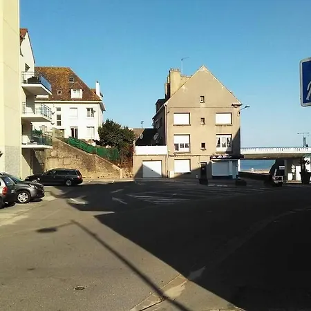 Fl'heurt De Sable Au Bord De Ле-Портель