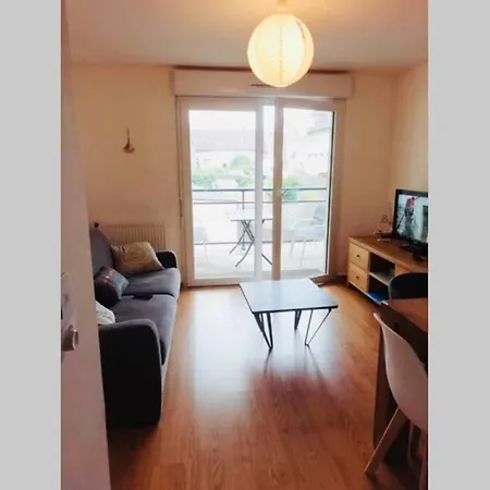 Fl'heurt De Sable Au Bord De *